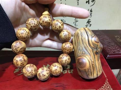 五行缺木的人最适宜佩戴木质类的佛珠！