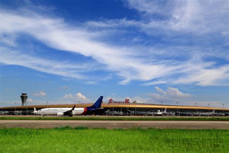 合肥新桥机场地勤－高温下的坚守（图）-中国民航网