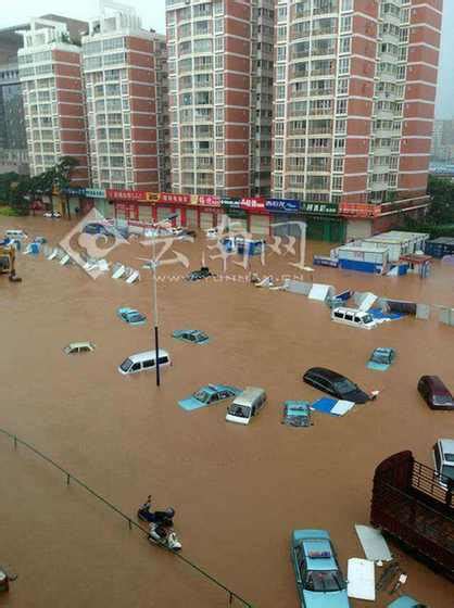 云南昆明官渡区出现局地强降雨 街道淹水最深达1米-天气图集-中国天气网