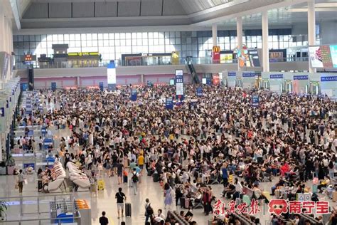 南宁东站候车大厅客流量明显增加，明日迎“三月三”客流高峰__财经头条