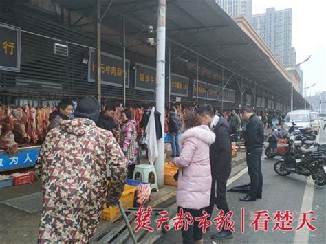 记者再访华南海鲜市场：有商户聚集现场领取政府补贴 - 国内 - 新京报网