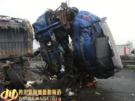 广东佛山特大交通事故现场直击 5人死亡（组图）