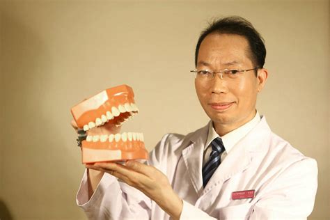 装满口假牙需要多少钱?活动义齿2000+/吸附性义齿1.6w+/种牙3w+ - 口腔资讯 - 牙齿矫正网