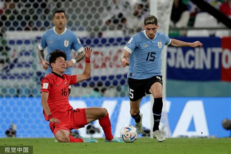 高清图：世界杯乌拉圭0-0韩国 孙兴慜戴面具出战-搜狐大视野-搜狐新闻