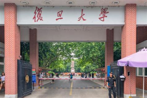 最新的上海高校就业率排行榜，前三名只有一个“211”大学|就业率|本科|学科_新浪新闻