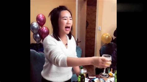 东北女人聚会喝酒时的打油诗，一首诗把气氛烘托出来，真的是棒！_腾讯视频