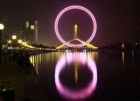 2023摩天轮的夜景也非常漂亮。整体感觉还不错，是个观看天津市景的好地方。是天津旅游必选景点之一_天津之眼摩天轮-评论-去哪儿攻略