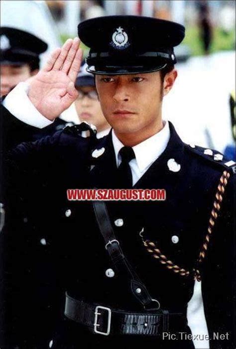 求经常演香港警察的这个演员叫什么名字，谢谢-经常演香港警察的男演员