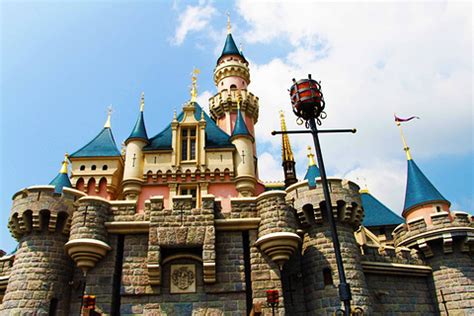 迪士尼选香港还是选上海？看这一篇就够了！_国内旅游_什么值得买