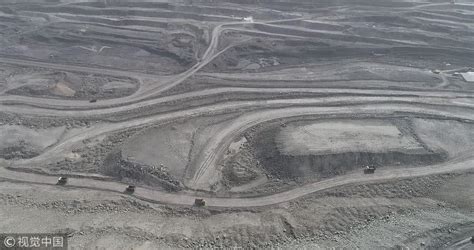 揭秘西北最大露天煤矿，至今开采近三百年，留下巨型矿坑似外星球_坪山新闻网