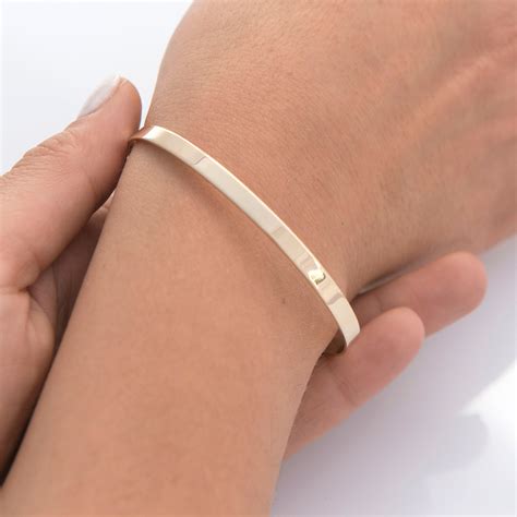 Tiny Sterling Silver stretch bracelet with tiny heart - Valentine