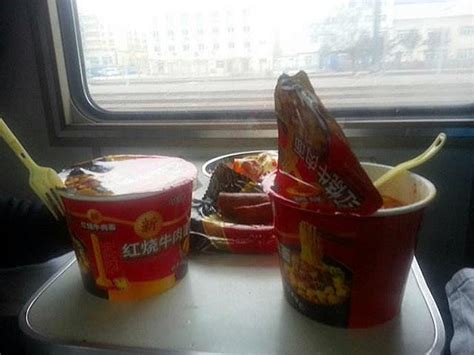 坐火车带什么吃的最好 坐火车适合带的食物_知秀网