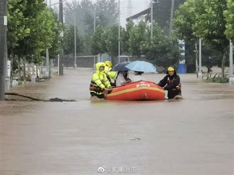 河南巩义市气象局长被大水冲走后获救_凤凰网