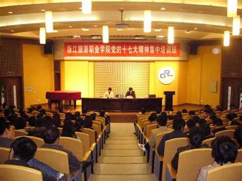【党代会图集】第八次党代会召开 代表们步入会场-中国政法大学新闻网