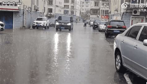北京暴雨雷电齐来袭 路面积水严重_频道_凤凰网