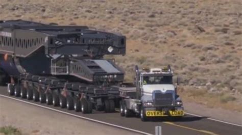 世上最长卡车：长1600米相当于三辆火车_卡车之家