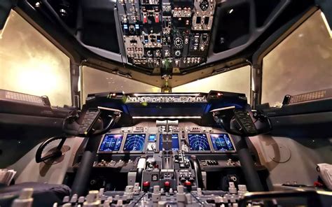 直升机驾驶舱的操纵杆高清图片下载-正版图片300134398-摄图网