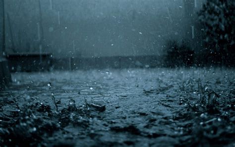 大雨滂沱(头像)图片 大雨滂沱(头像)图片