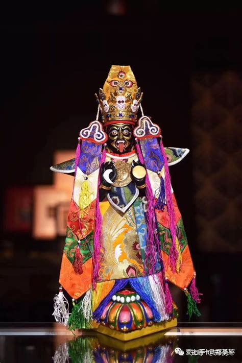 雍吉拉姆带领三个小拉姆广场跳舞，惊艳全场#锅庄舞 #藏族姑娘 雍吉