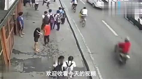 监控实拍：众人在大街上打架斗殴，监控拍下这紧张画面_腾讯视频