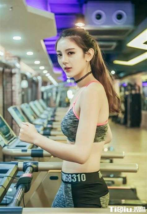 中国健身房曲线新宠美女写真 健身房性感模特高清照片_体球网