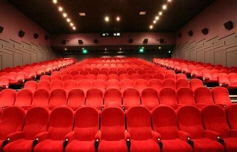 影院复工首日:票房超350万 最便宜5元就能看电影-大河新闻
