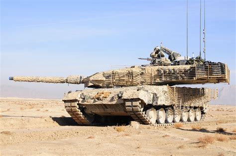 德国豹A坦克(带防磁装甲) 84506-1/35系列-HobbyBoss模型