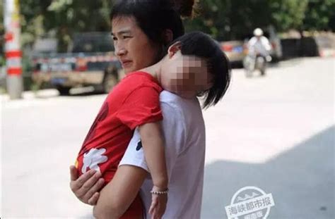 女儿被偷母亲遭打 “猖狂人贩”患有精神病_新闻频道_中国青年网
