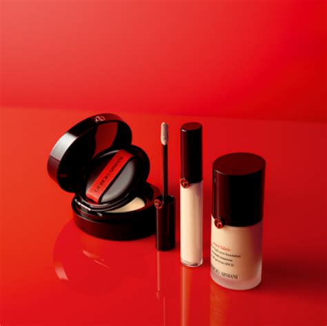 Silkaen开发了独特的化妆品品牌标识设计
