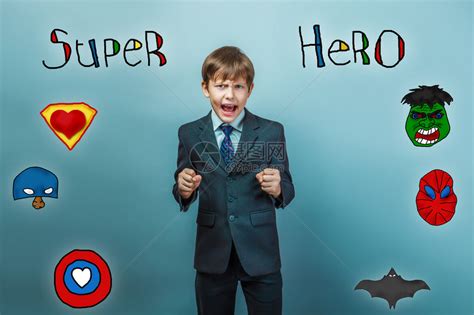 飞天超能英雄：使用超能力抓住坏人，飞上高空关在楼顶_腾讯视频