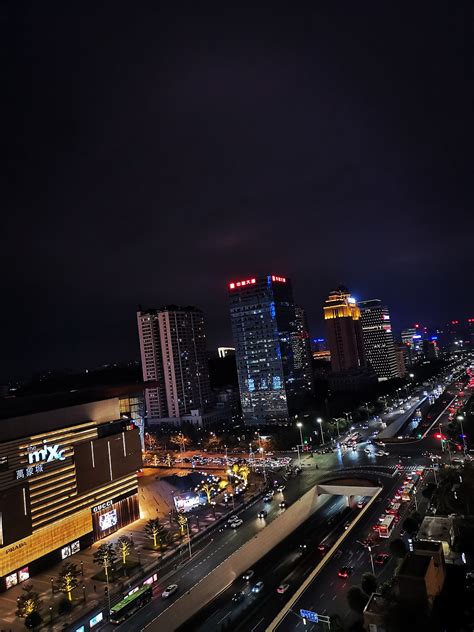 仰视拍摄的高楼大厦摄影照片图片免费下载_红动中国