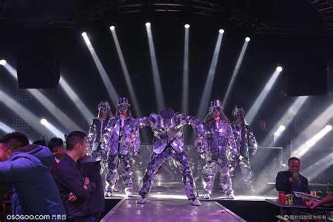 不动创意东风日产表彰大会录制大型舞台机械臂共舞表演|资源-元素谷(OSOGOO)
