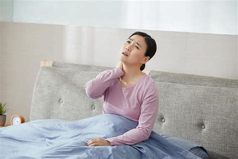 中年女性用手机视频通话摄影图6720*4480图片素材免费下载-编号995345-潮点视频