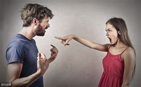 夫妻吵架后怎样让男人主动和好，如果一对夫妻吵架后很长时间不说话而且分开睡要怎么劝男方让男方主动女方很倔？