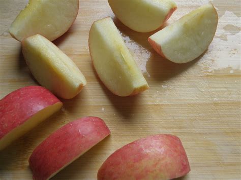 教你做简易水果盘造型 把苹果切成可爱小天鹅的做法 肉丁儿童网