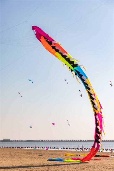 潍坊风筝节，不仅有魔幻硬核的巨型风筝，还有现代人稀缺的自由 - 知乎