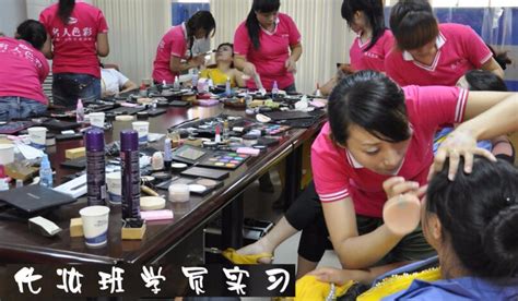 株洲化妆造型学校分享非常受益的一次彩妆实习 | 株洲名人色彩化妆培训学校