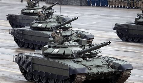 俄媒曝：俄军已接收数百辆先进坦克，性能比乌军坦克更优__财经头条