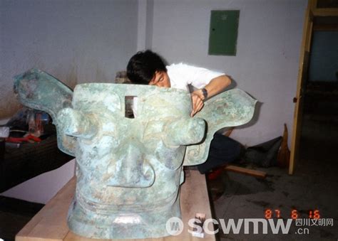 “我在三星堆修文物”——走近修复文物的时光匠人郭汉中-四川文明网