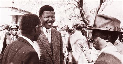 历史5月9日，更迭，南非首位黑人总统曼德拉当选