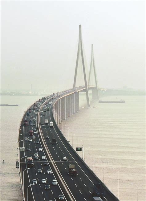 今天，沪苏通长江公铁大桥建成通车