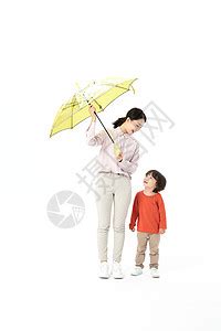 打伞背景-打伞摄影图片-幸福快乐的一家人图片-摄图网