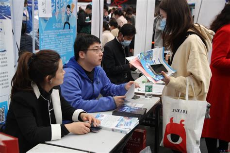 青岛大学启动山东首场高校毕业生现场招聘会 每时段限定100人应聘-半岛网