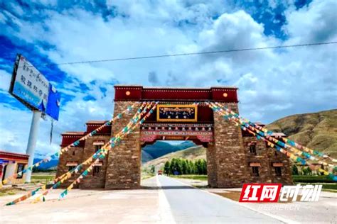 西藏第一条电气化铁路拉林铁路开通运营-人民图片网