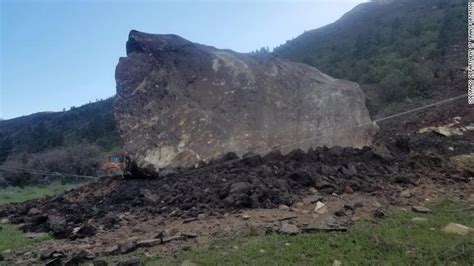 美科罗拉多州遇山崩滑坡 高速被巨石砸出坑而关闭_手机新浪网