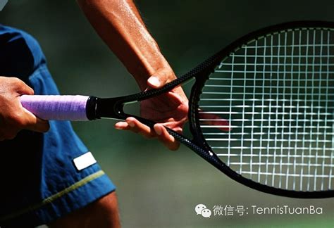 击球的女子网球运动员剪影图片-白色背景中挥拍击球的女子网球运动员素材-高清图片-摄影照片-寻图免费打包下载