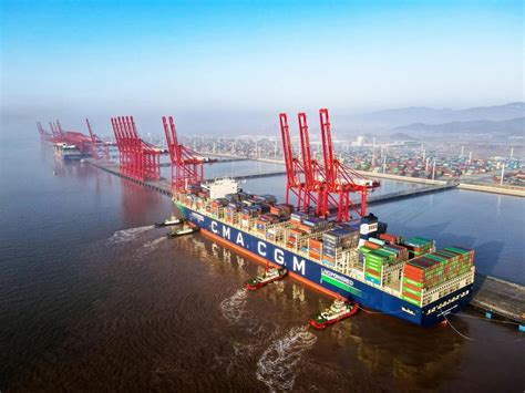 全球最大LNG动力集装箱船首靠宁波舟山港梅东公司-港口网