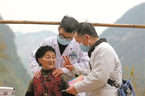中国首部乡村医生公益纪录片《乡村里的医生》_凤凰网视频_凤凰网