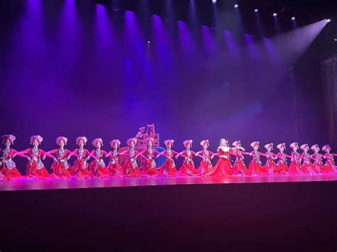 省歌舞演艺集团“舞台艺术送基层”灵宝站推出首场演出 - 河南省文化和旅游厅