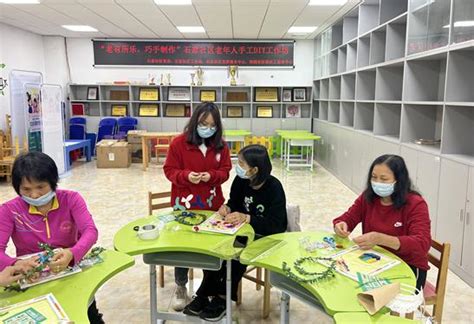 【华岩镇】石龙社区开展老年人手工制作丝网花教学活动 - 上游新闻·汇聚向上的力量